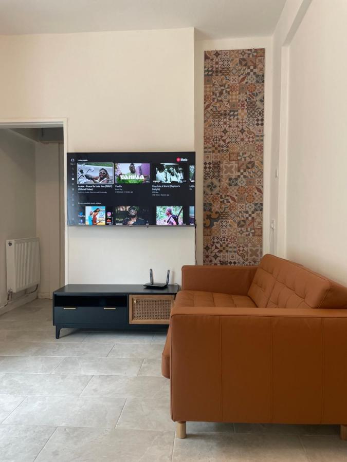 4 Bedroom House With Garden, Parking & 3 Mins Walking Distance From Train Station ลอนดอน ภายนอก รูปภาพ