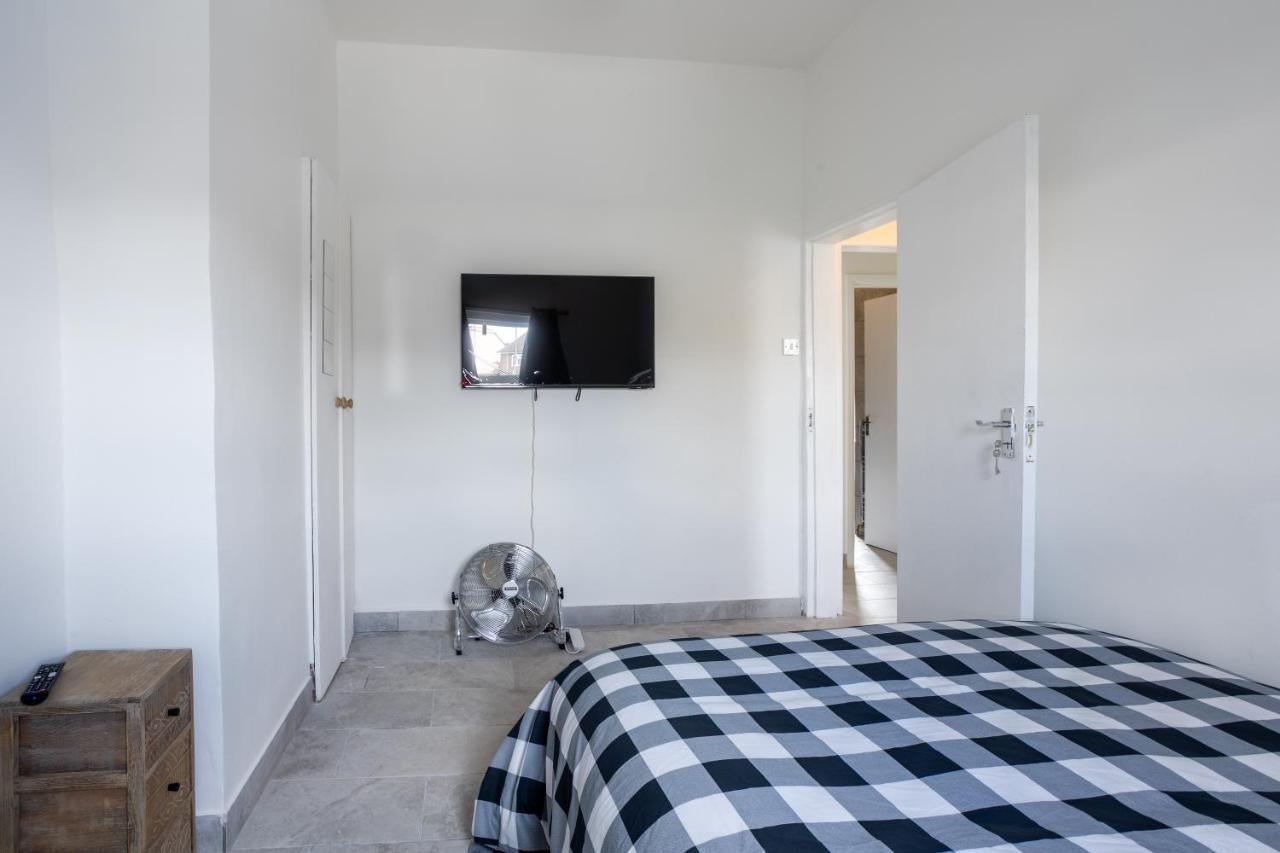 4 Bedroom House With Garden, Parking & 3 Mins Walking Distance From Train Station ลอนดอน ภายนอก รูปภาพ